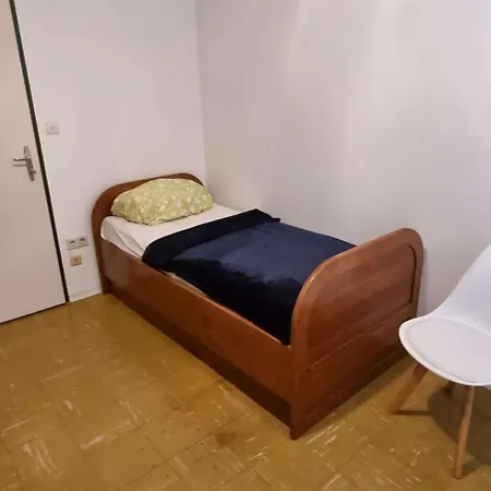 In 2 Bedrooms - 3 Beds, Airport Nearby Apartman *