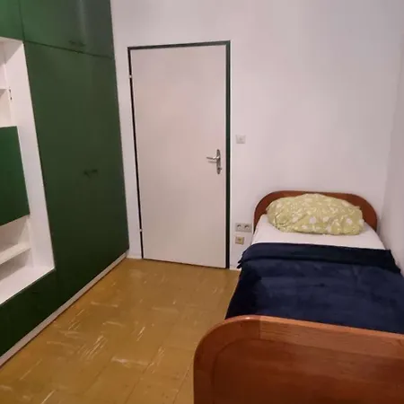 2 Bedroom Near Vienna Airport, Train To Vienna Appartamento Fischamend