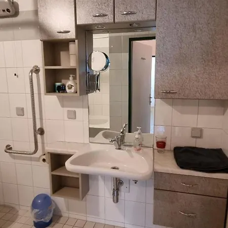 In 2 Bedrooms - 3 Beds, Airport Nearby