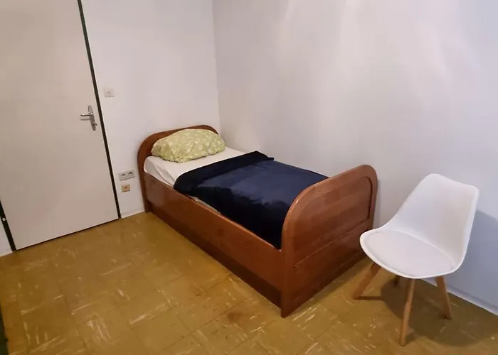 In 2 Bedrooms - 3 Beds, Airport Nearby 公寓 *