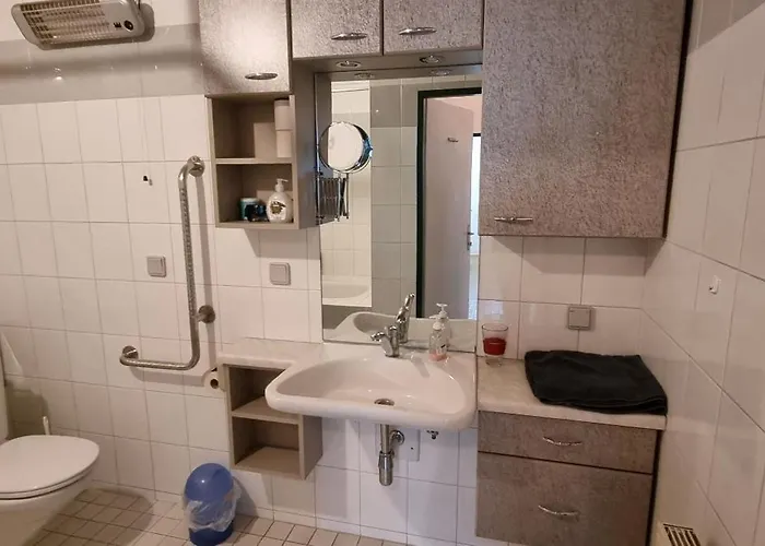 In 2 Bedrooms - 3 Beds, Airport Nearby