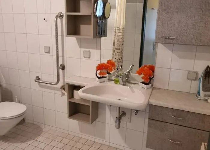 In 2 Bedrooms - 3 Beds, Airport Nearby 公寓 *